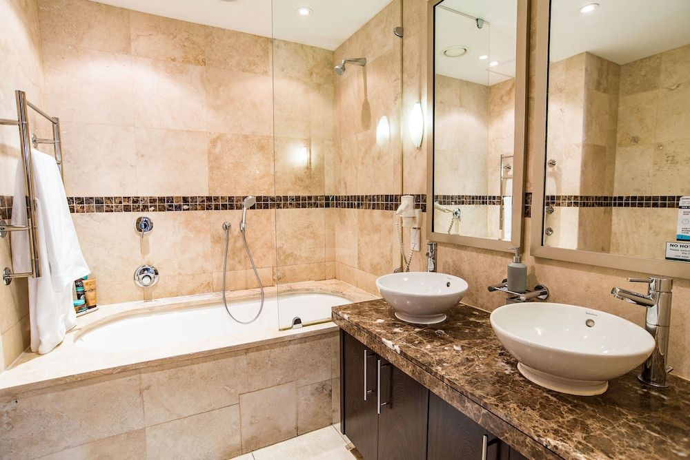 205 Pembroke Classic Apartment 40