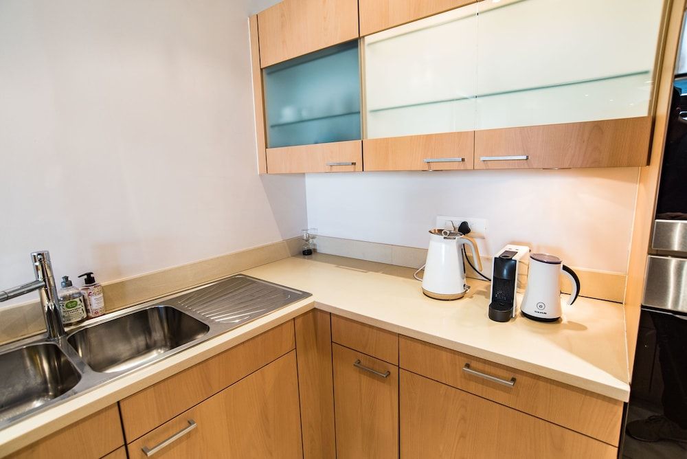 205 Pembroke Classic Apartment 19