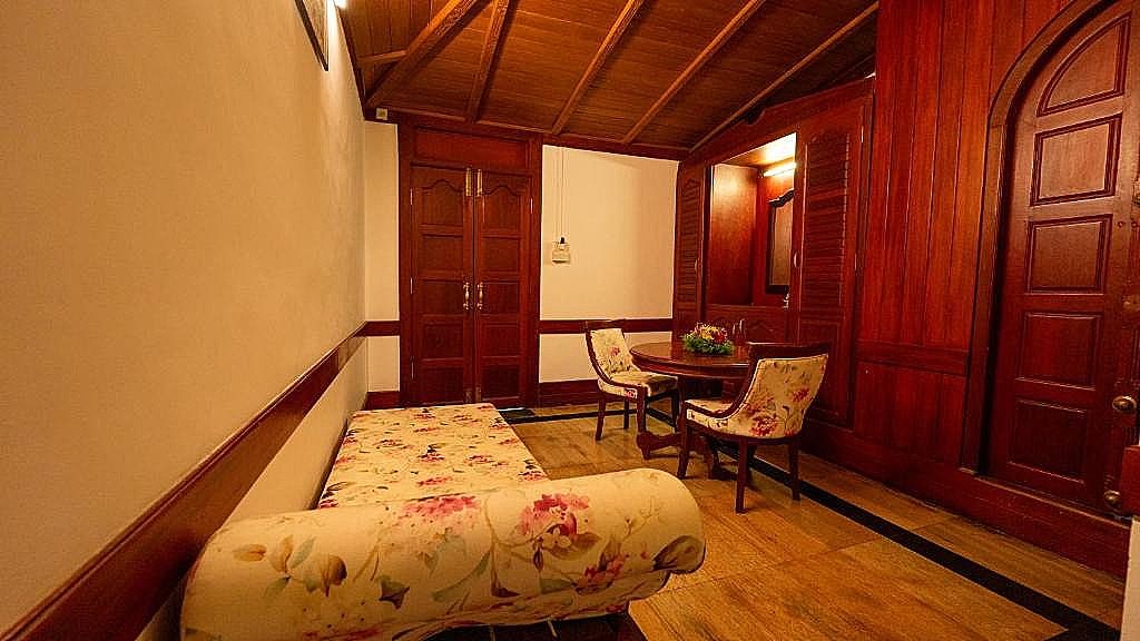 Westwood Riverside Deluxe Superior Room with Balcony 3