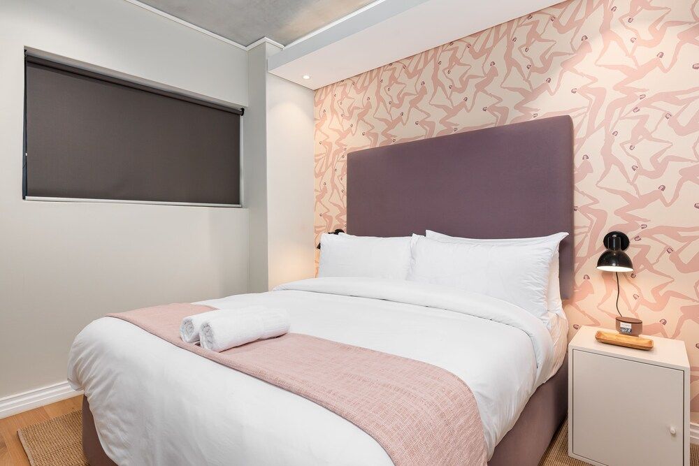 undefined Docklands 423 8