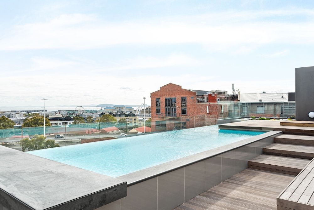 undefined Docklands 423 3