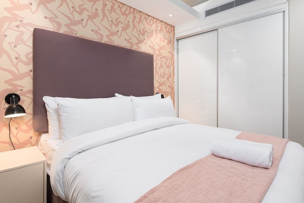 undefined Docklands 423 10