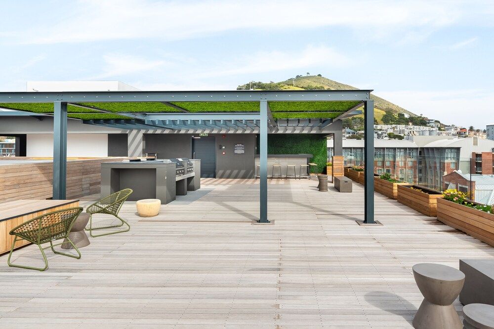 undefined Docklands 423 6