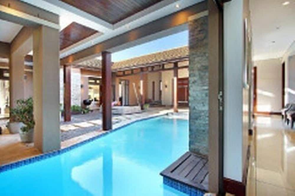 undefined Luxury Vacation Villa 5