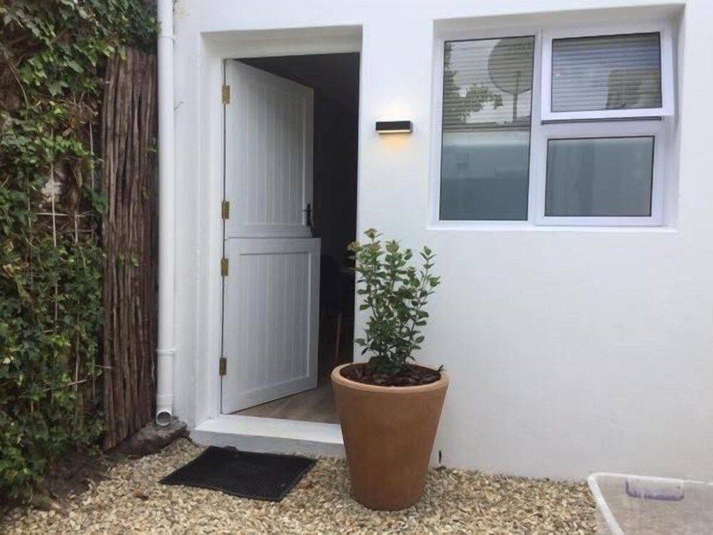 undefined Central Claremont Garden Apartment 2