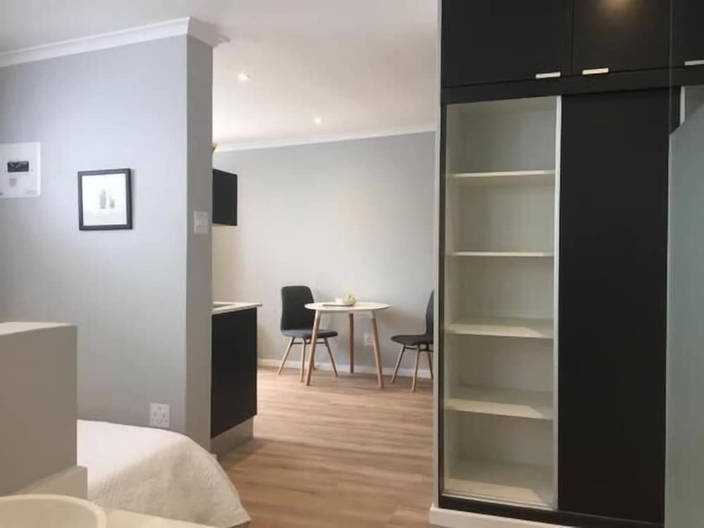 undefined Central Claremont Garden Apartment 9