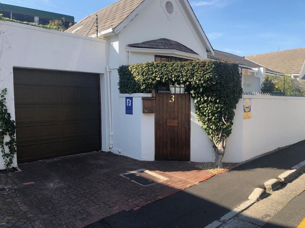 undefined Central Claremont Garden Apartment 4