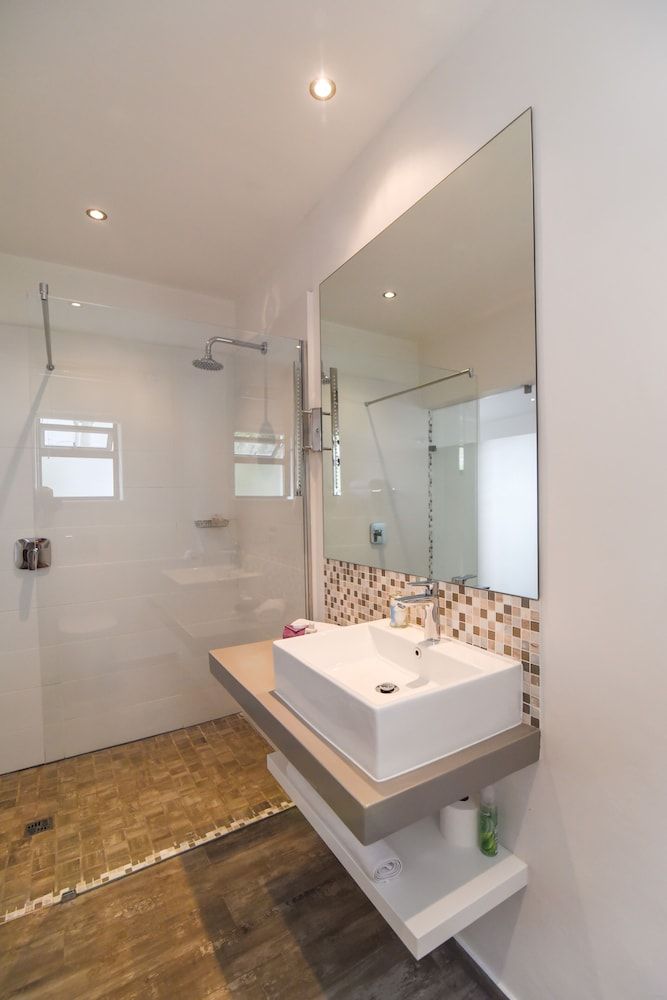 51 On Camps Bay Suite (Patio) 10