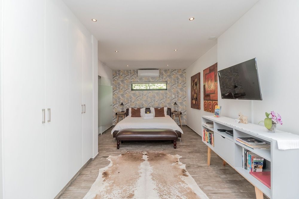 51 On Camps Bay Suite (Patio) 5