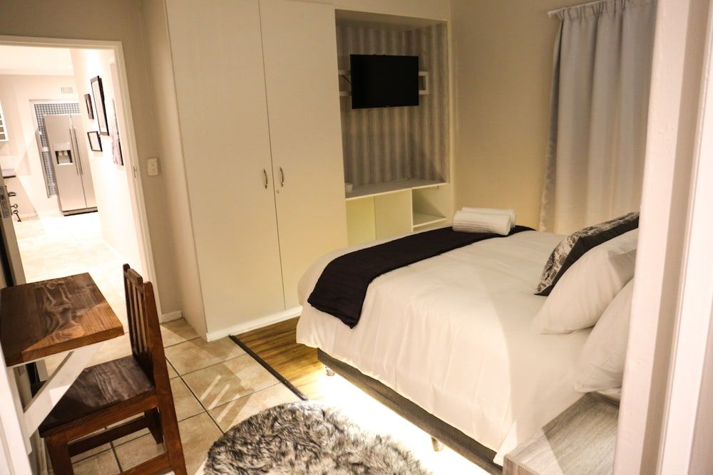 Sardonyx Deluxe Double Room 2