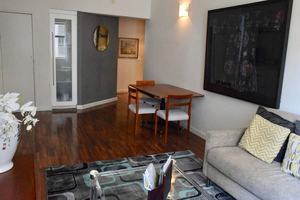 undefined Stylish Apartment with Rooftop Pool & City Views 5