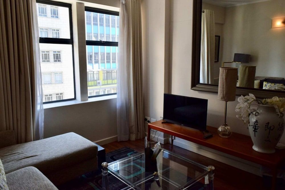 Stylish Apartment with Rooftop Pool & City Views Apartment (1 Bedroom) 10