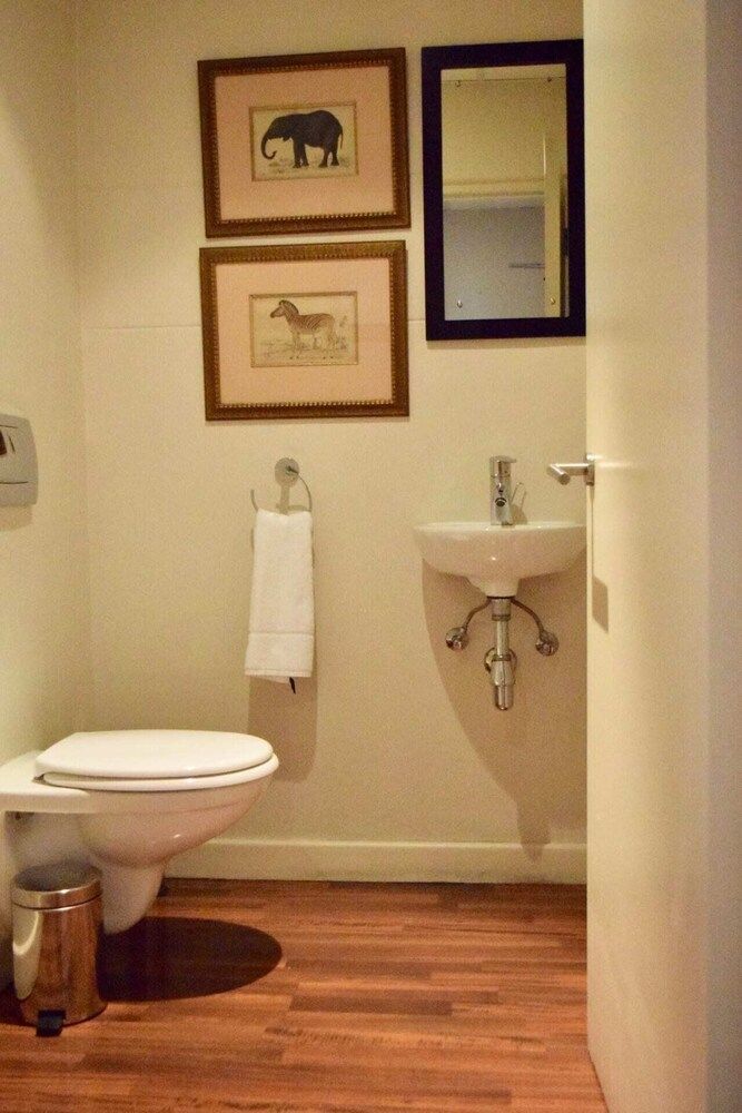 undefined Stylish Apartment with Rooftop Pool & City Views 10