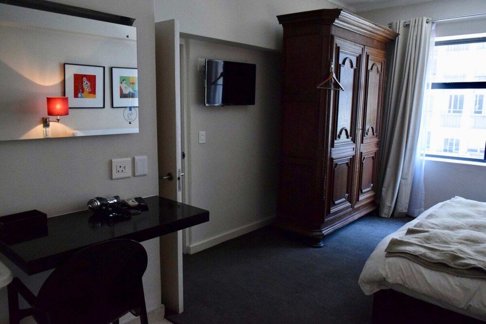 Stylish Apartment with Rooftop Pool & City Views Apartment (1 Bedroom) 11