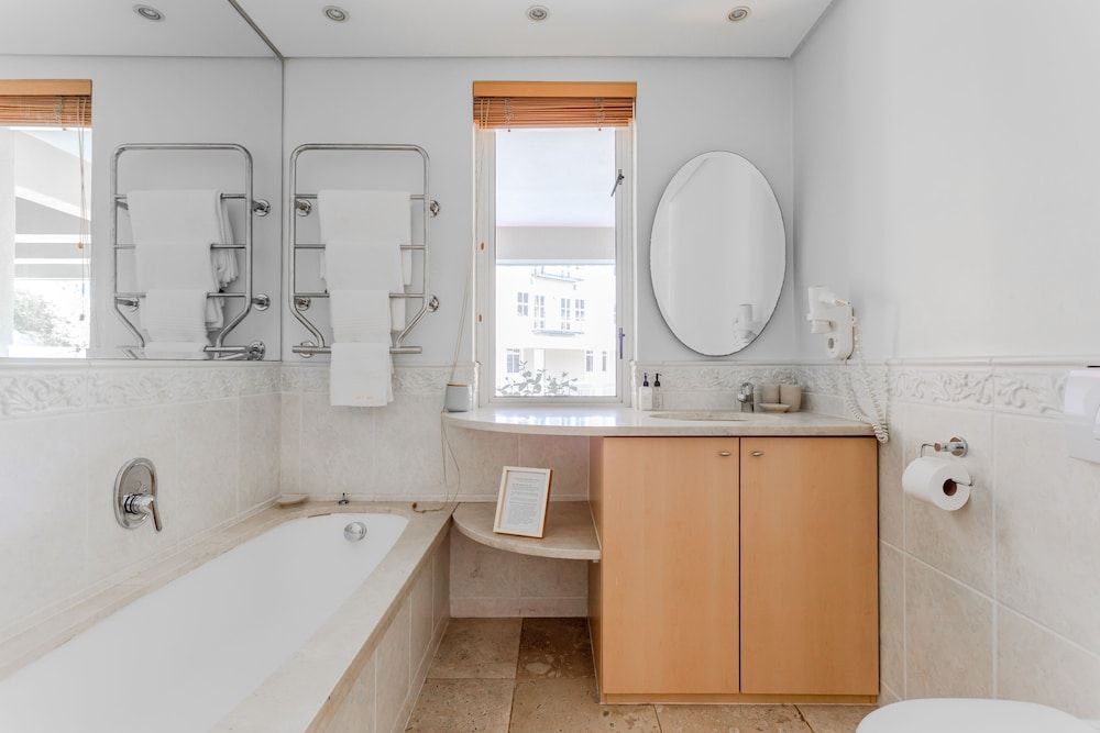 001 Altmore on the Waterfront Marina Apartment 16