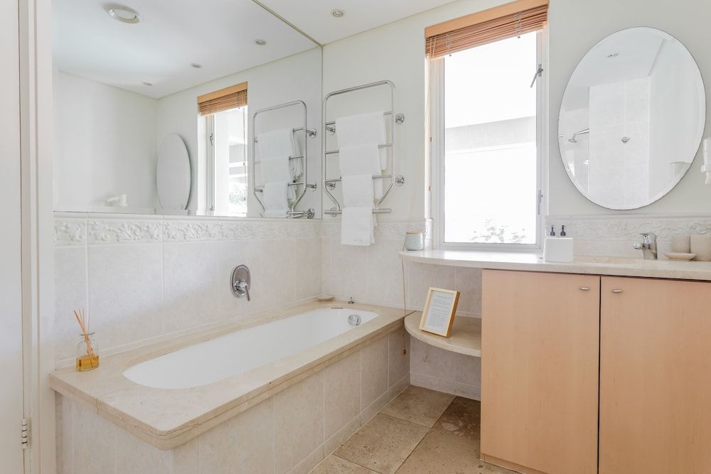 001 Altmore on the Waterfront Marina Apartment 15