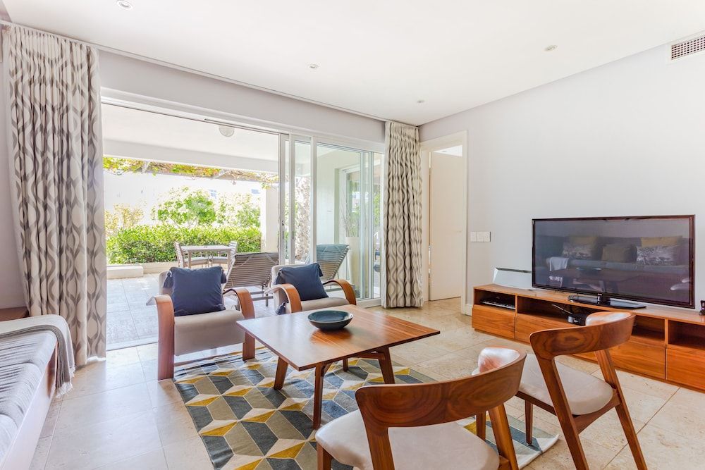 001 Altmore on the Waterfront Marina Apartment 18