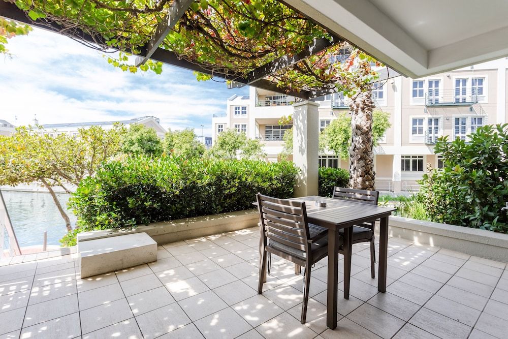 001 Altmore on the Waterfront Marina Apartment 10