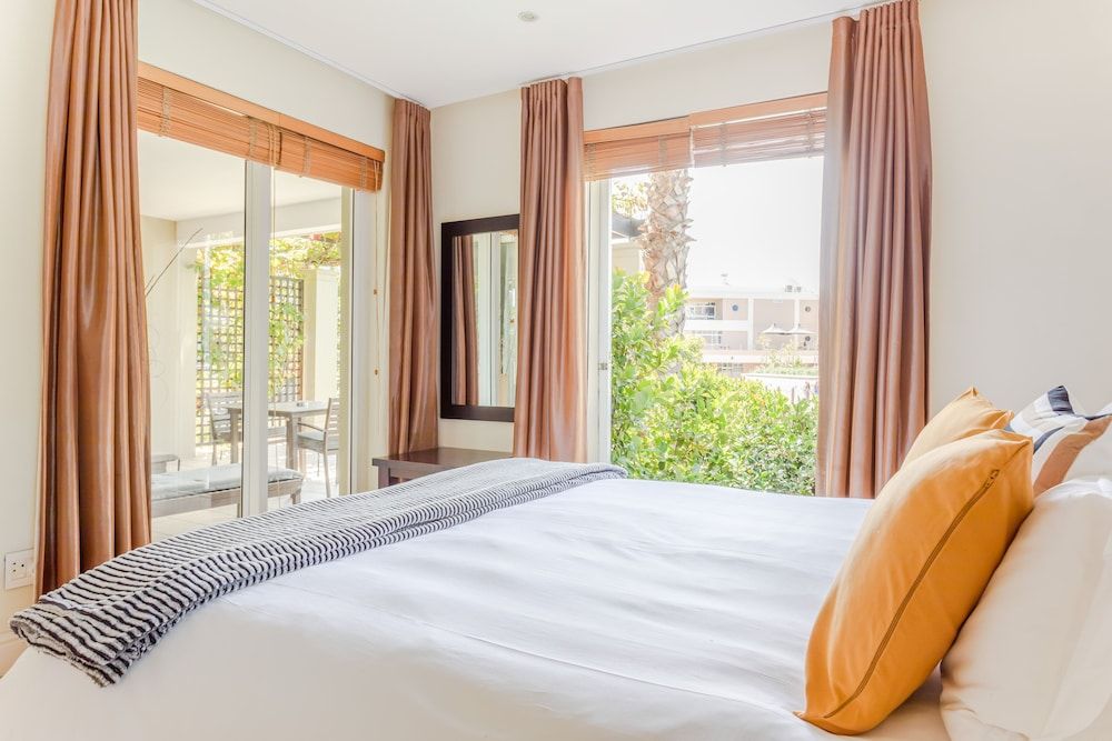 001 Altmore on the Waterfront Marina Apartment