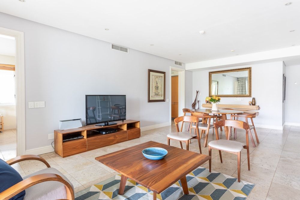 001 Altmore on the Waterfront Marina Apartment 19