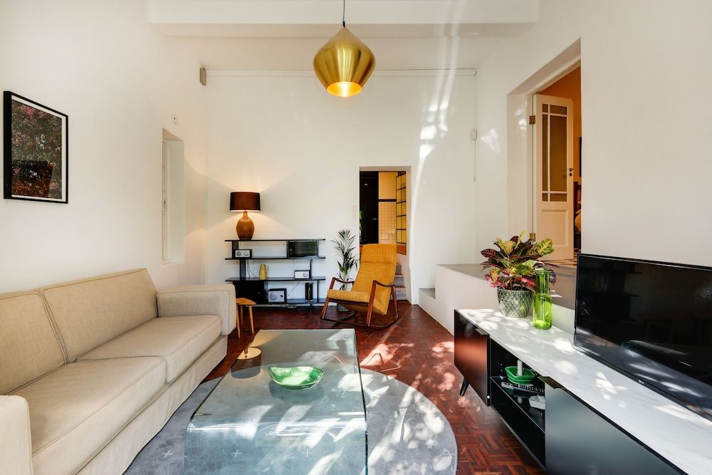 Victorian Manor Apartment Luxury Apartment, Pool View 8