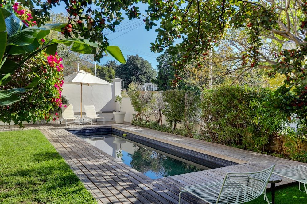 Victorian Manor Apartment Luxury Apartment, Pool View 2