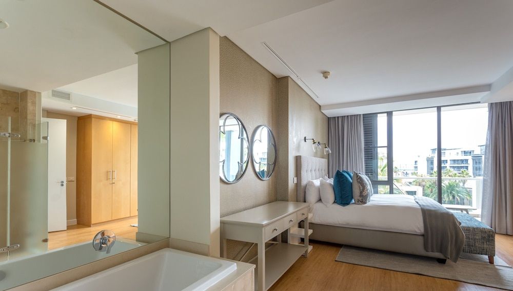 308 Juliette on the Waterfront Marina Apartment 2