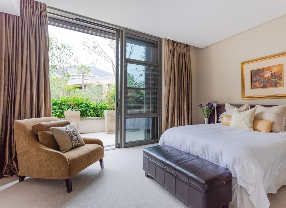 005 Palgrave on the Waterfront Marina Luxury Apartment 2