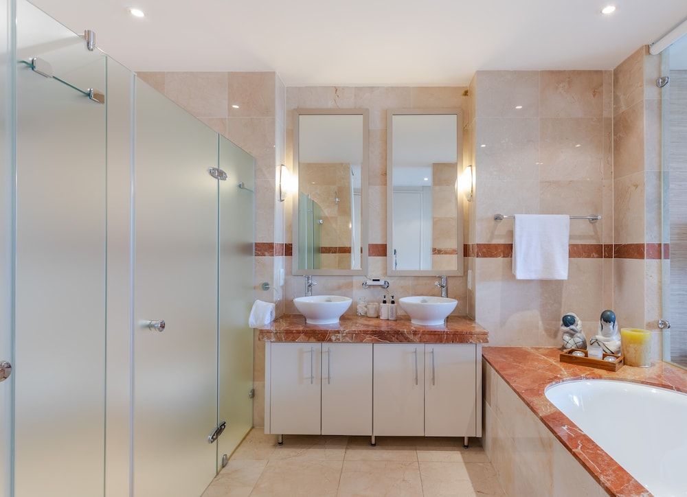 005 Palgrave on the Waterfront Marina Luxury Apartment 28