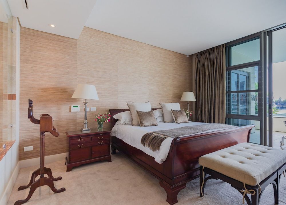 005 Palgrave on the Waterfront Marina Luxury Apartment 14