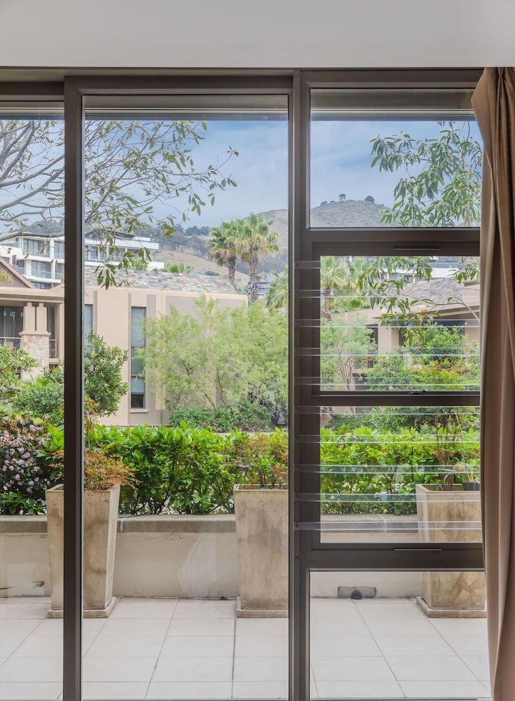 005 Palgrave on the Waterfront Marina Luxury Apartment 20