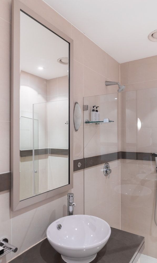 005 Palgrave on the Waterfront Marina Luxury Apartment 23