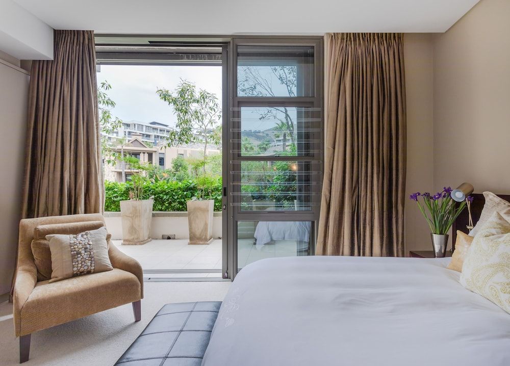 005 Palgrave on the Waterfront Marina Luxury Apartment 17