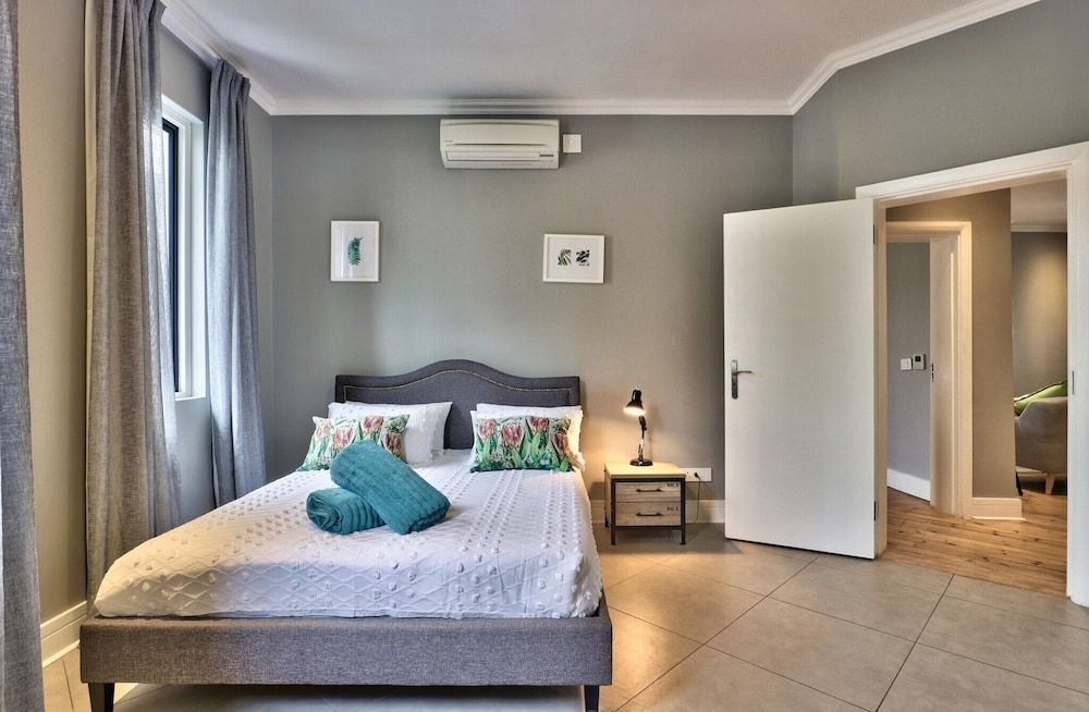 Warwick Mansions Premium Apartment