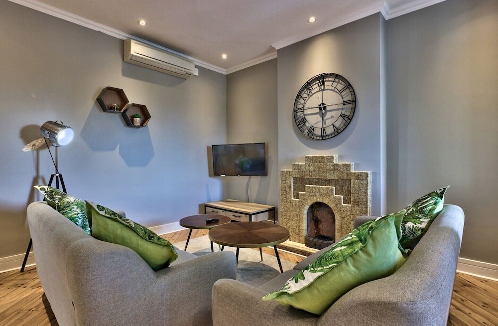 Warwick Mansions Premium Apartment 12