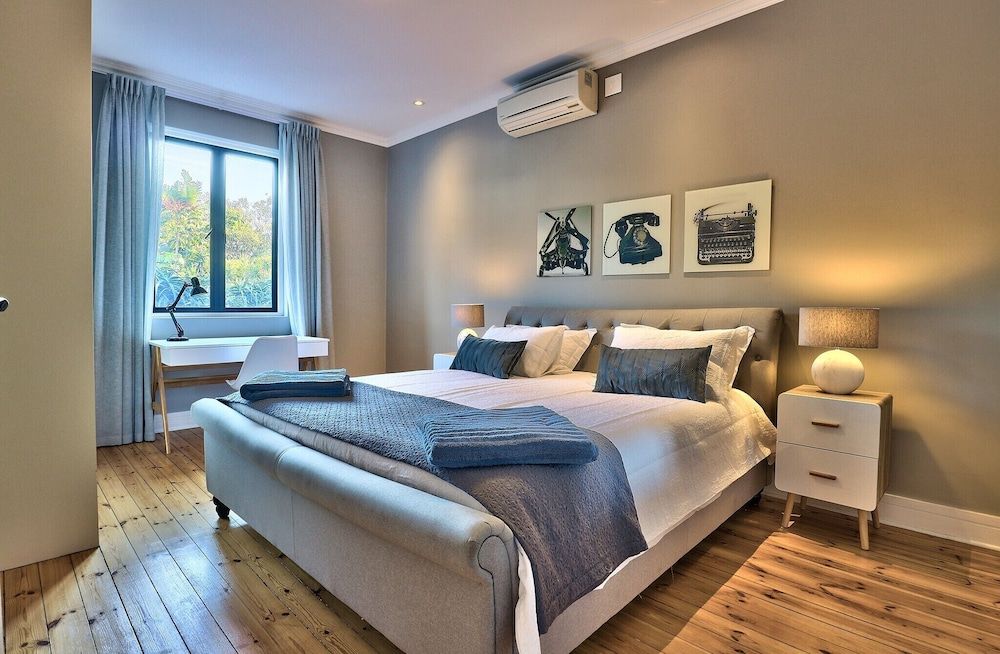 Warwick Mansions Luxury Apartment 14