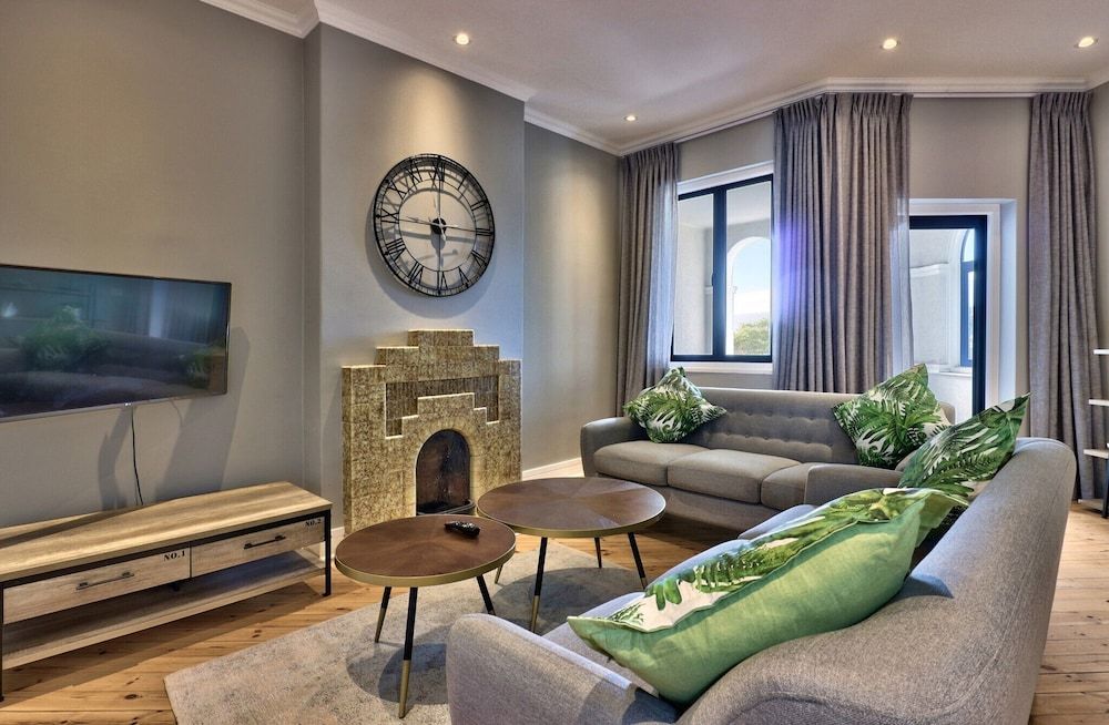 Warwick Mansions Premium Apartment 11