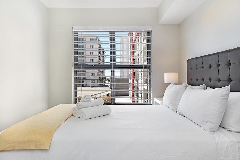 undefined The Paragon 317 8