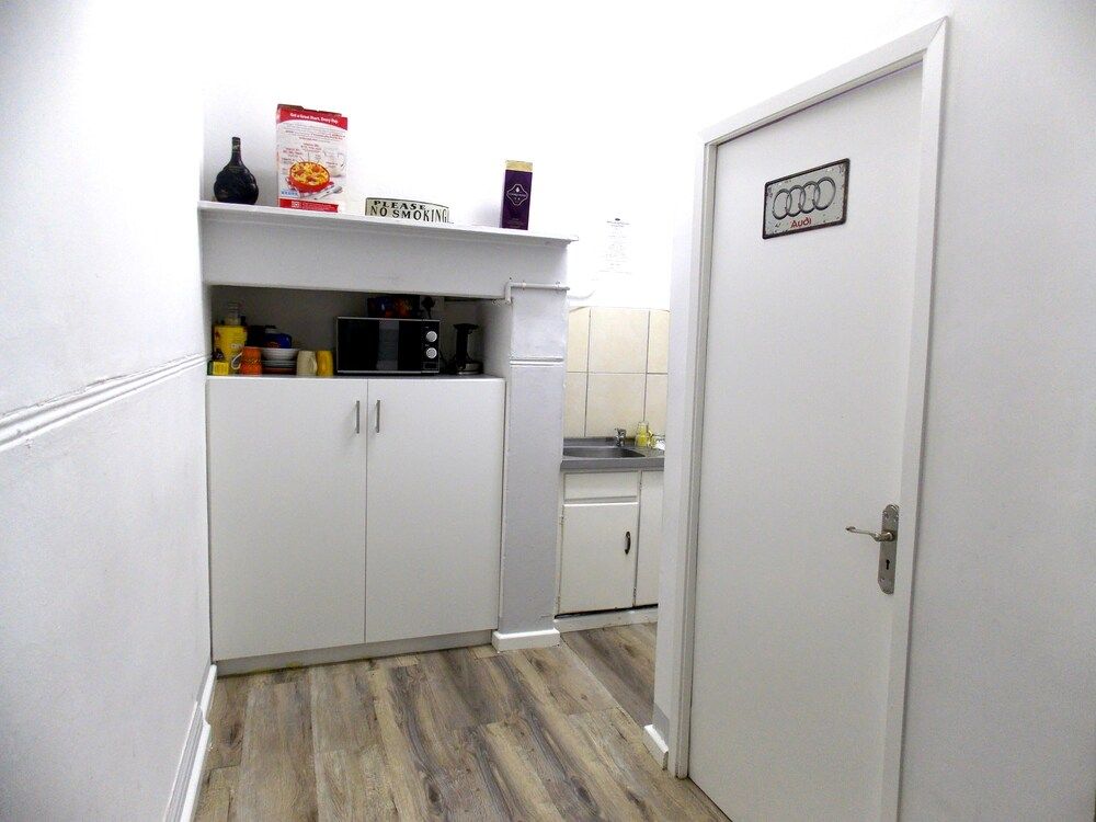 Trap Houz Backpackers Budget Double Room 9