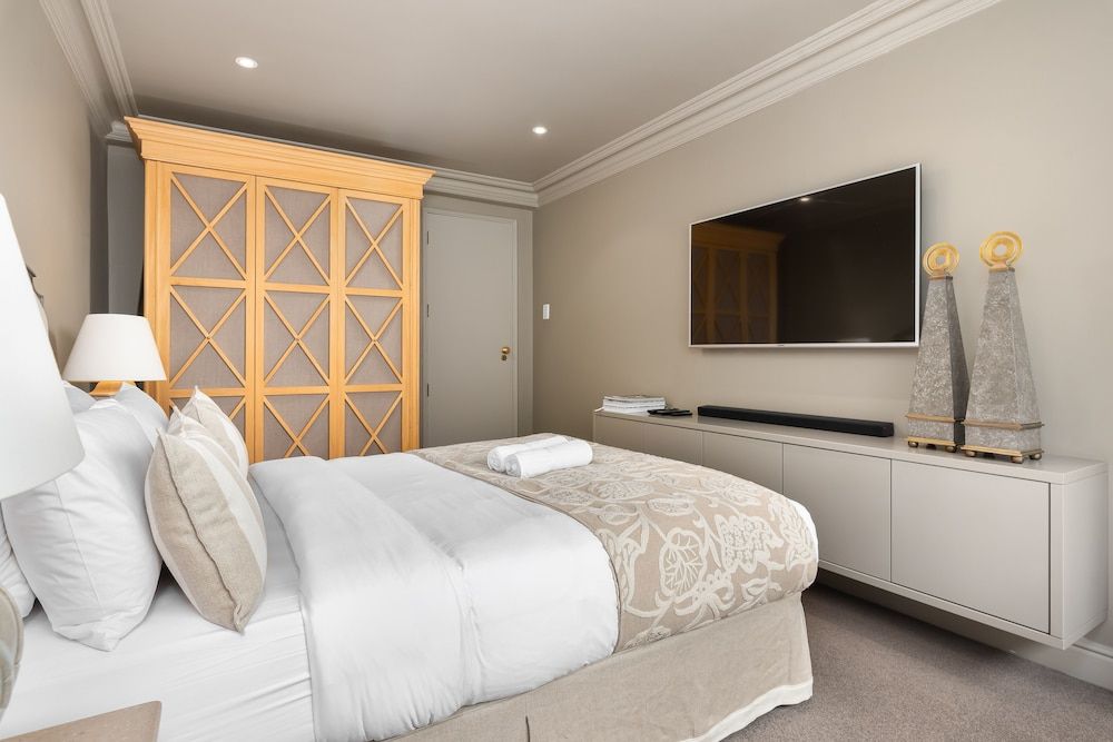 undefined Devonshire 706 7