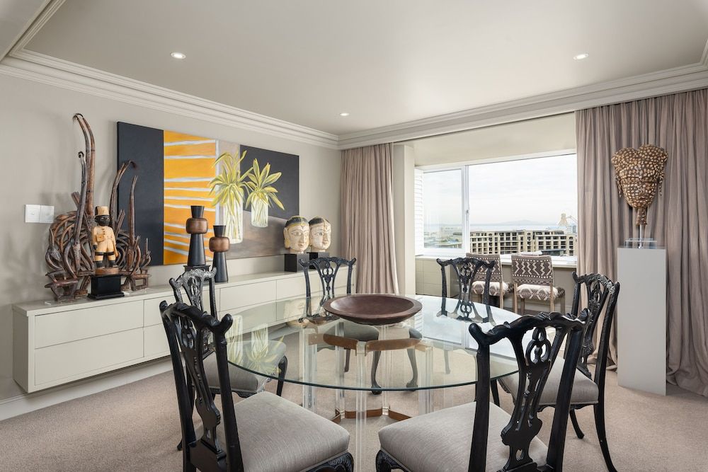 Devonshire 706 Luxury Apartment 12