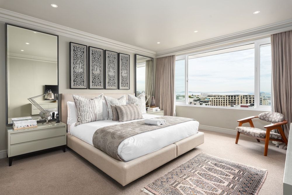 Devonshire 706 Luxury Apartment 10