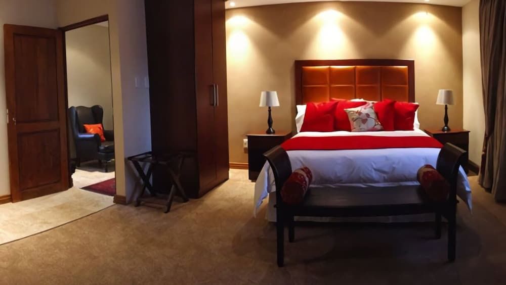 undefined The Crescent 8