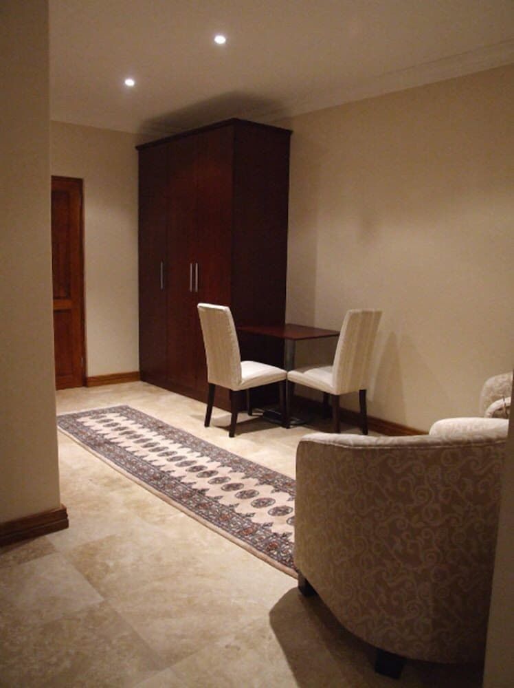 undefined The Crescent 6