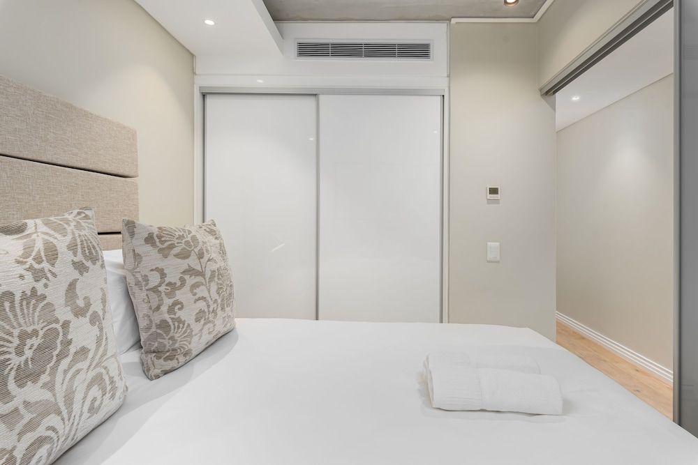 undefined Docklands 409 7