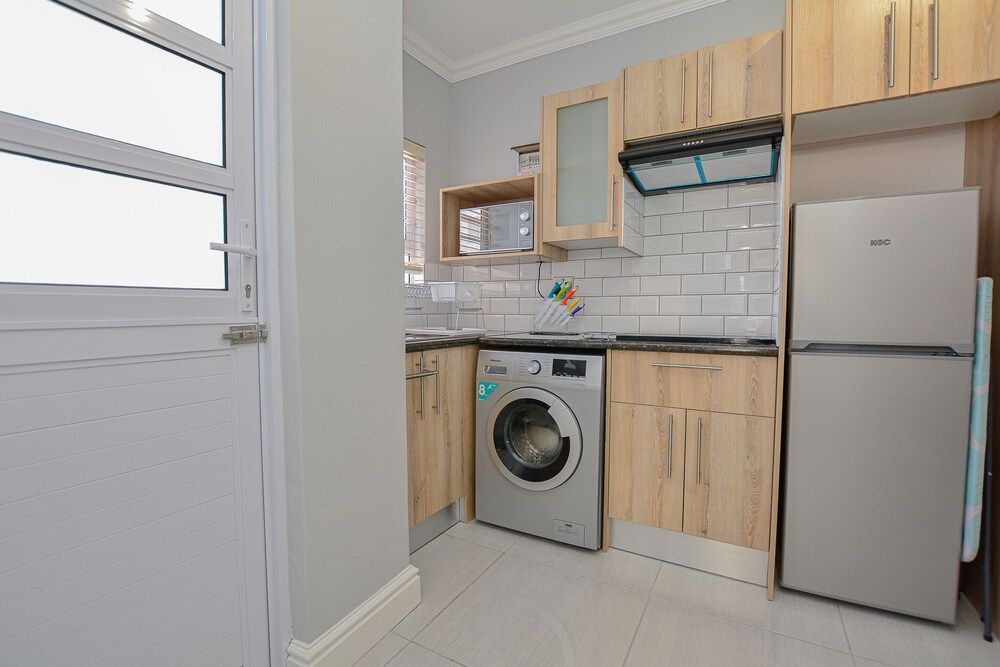 The Blue Sapphire Guesthouse Studio, Pool View