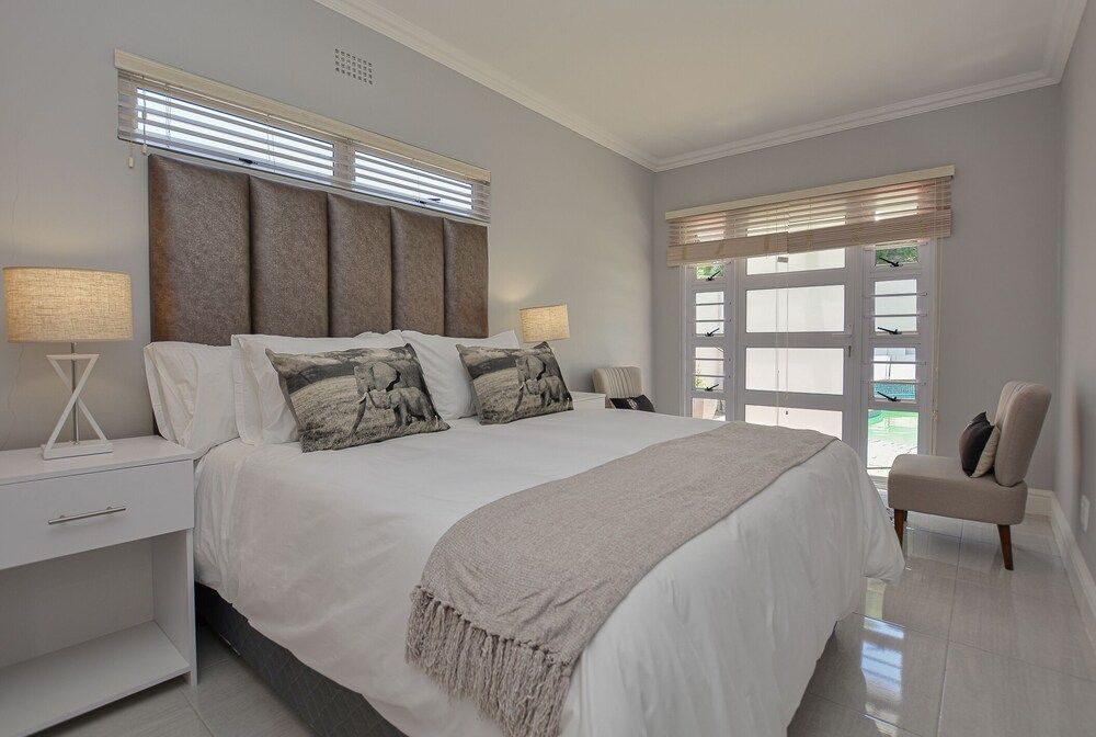 The Blue Sapphire Guesthouse Superior Room, Pool View (King) 5