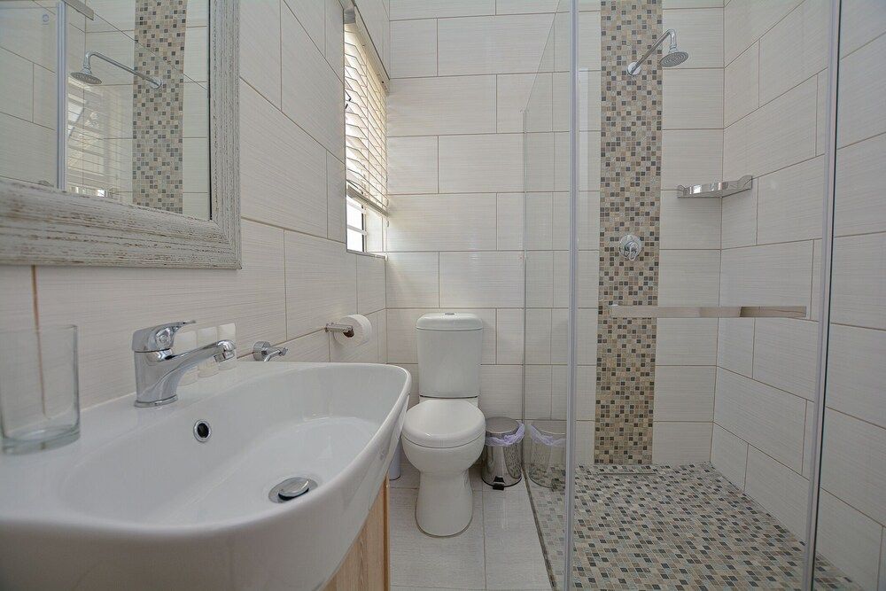 The Blue Sapphire Guesthouse Superior Room, Pool View (King) 6