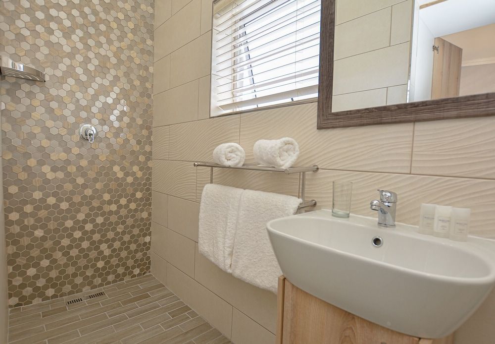 The Blue Sapphire Guesthouse Studio, Pool View 7