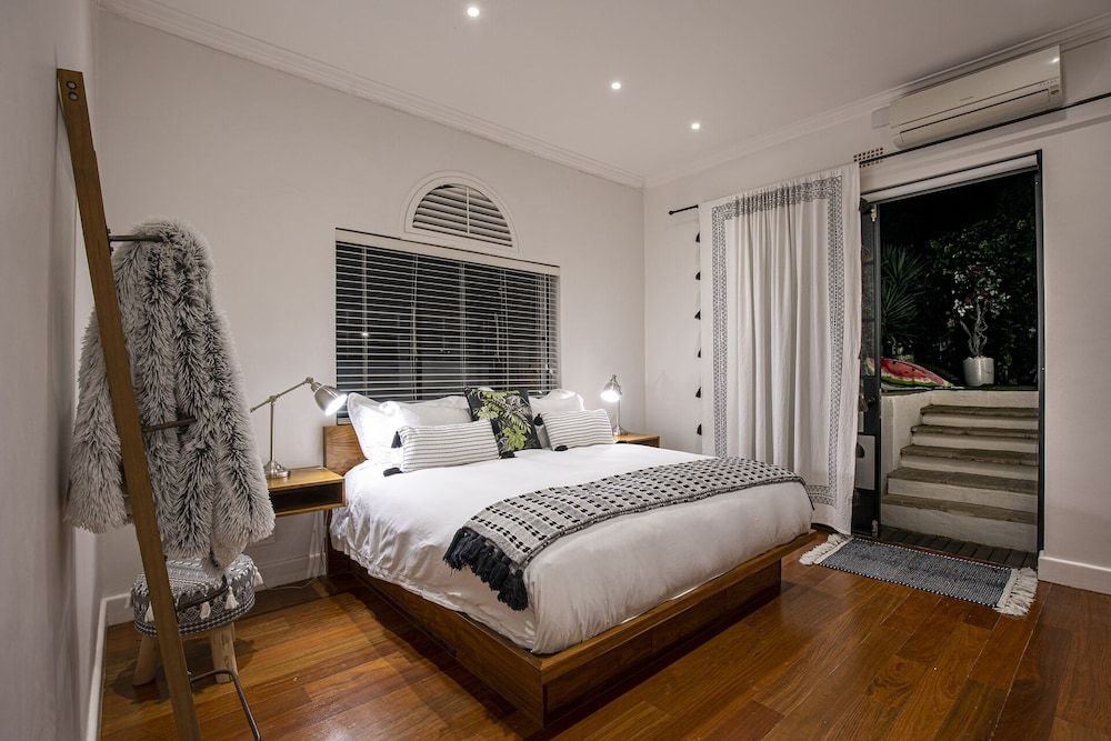 Clifton YOLO Spaces – Clifton Sea View Apartments Clifton YOLO Spaces Clifton Sea View Courtyard 6